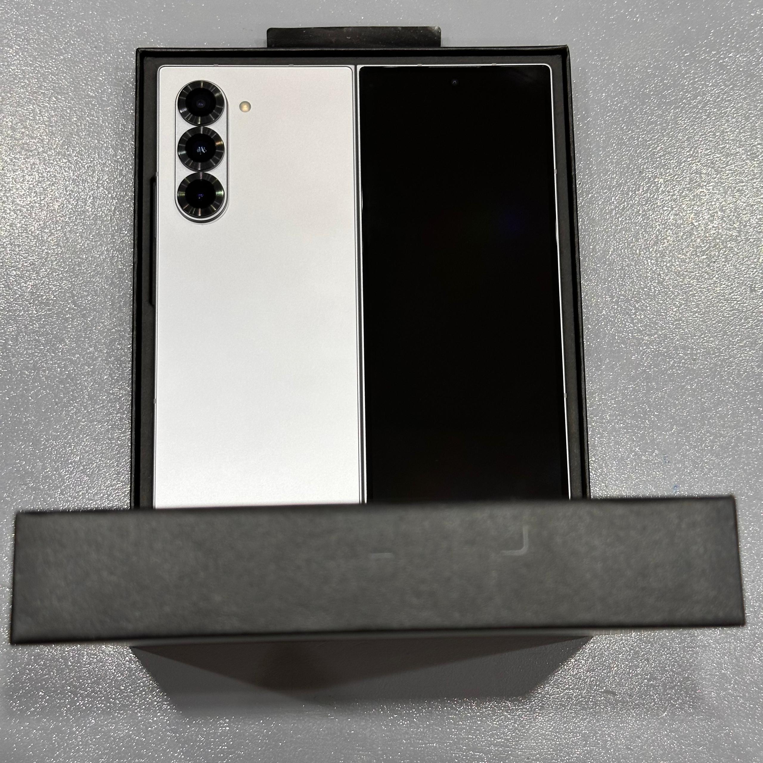Samsung Z Fold 6